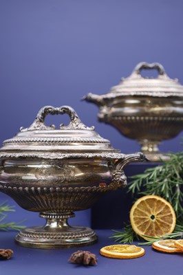 Lot 329 - A pair of George III silver tureens