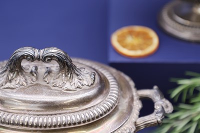 Lot 329 - A pair of George III silver tureens