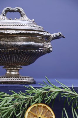 Lot 329 - A pair of George III silver tureens