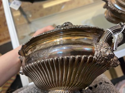 Lot 329 - A pair of George III silver tureens