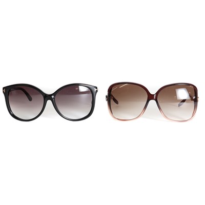 Lot 1523 - A pair of Gucci brown framed sunglasses
