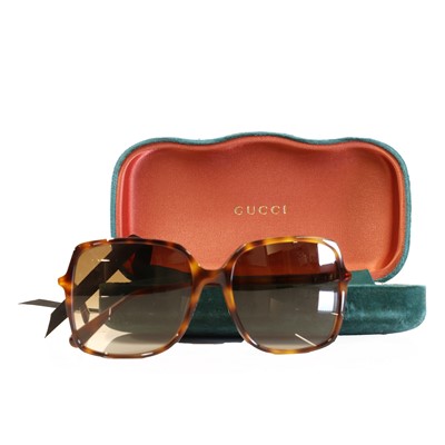 Lot 1518 - A pair of Gucci faux tortoiseshell sunglasses and a pair of Chloe sunglasses