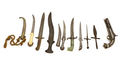 Lot 103 - A collection of knives