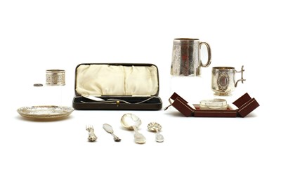 Lot 33 - A collection of silver items
