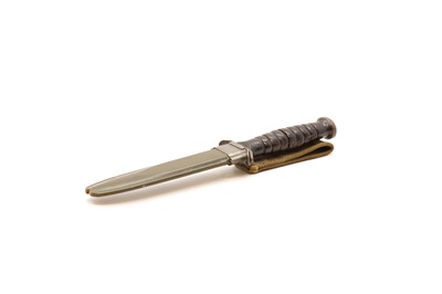 Lot 95 - An American M3 combat knife