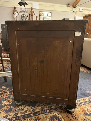 Lot 365 - A Regency black and gilt japanned side cabinet