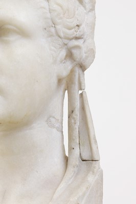 Lot 214 - A marble bust after the antique