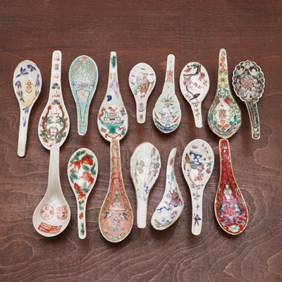 Lot 416 - A collection of Chinese porcelain spoons