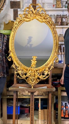 Lot 19 - A Victorian giltwood girandole