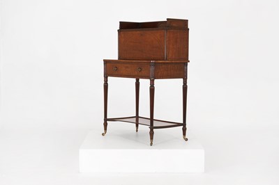 Lot 19 - A George III Sheraton Period mahogany bonheur-du-jour
