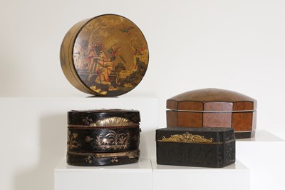 Lot 35 - A tortoiseshell and 9ct gold inlaid box