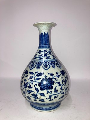 Lot 151 - A Chinese blue and white yuhuchun vase