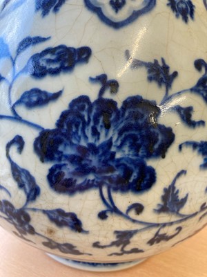 Lot 151 - A Chinese blue and white yuhuchun vase