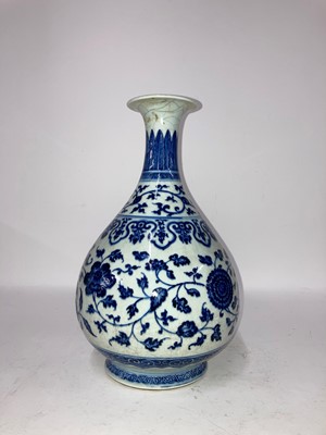 Lot 151 - A Chinese blue and white yuhuchun vase