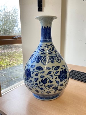 Lot 151 - A Chinese blue and white yuhuchun vase