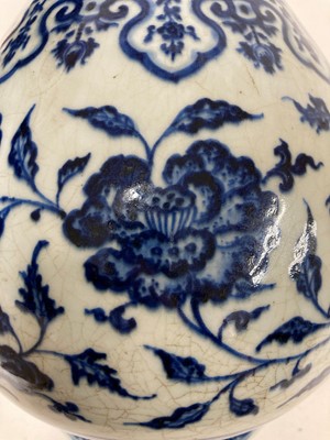 Lot 151 - A Chinese blue and white yuhuchun vase