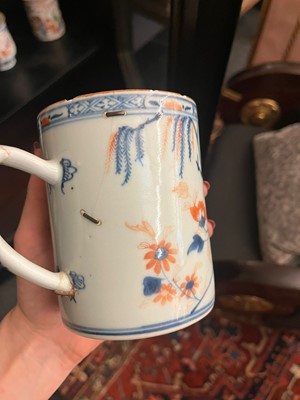 Lot 366 - A collection of export porcelain mugs