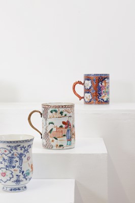 Lot 366 - A collection of export porcelain mugs