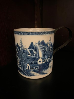 Lot 366 - A collection of export porcelain mugs