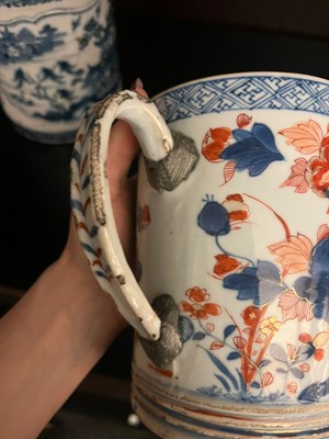 Lot 366 - A collection of export porcelain mugs