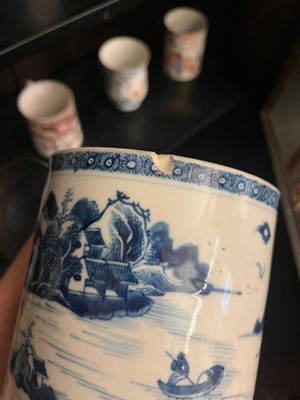 Lot 366 - A collection of export porcelain mugs