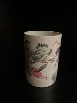 Lot 366 - A collection of export porcelain mugs