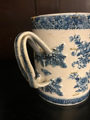 Lot 366 - A collection of export porcelain mugs
