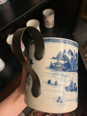 Lot 366 - A collection of export porcelain mugs