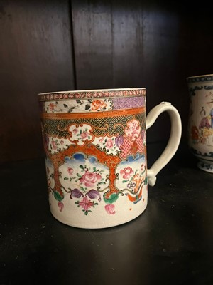 Lot 366 - A collection of export porcelain mugs