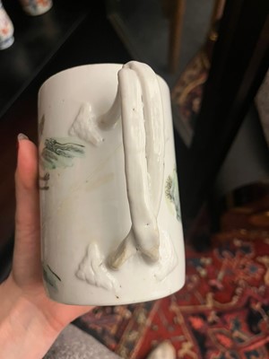 Lot 366 - A collection of export porcelain mugs