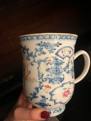 Lot 366 - A collection of export porcelain mugs