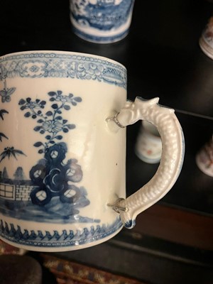 Lot 366 - A collection of export porcelain mugs