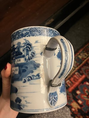 Lot 366 - A collection of export porcelain mugs