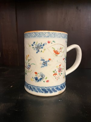 Lot 366 - A collection of export porcelain mugs