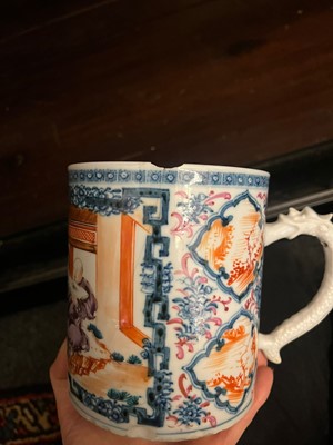 Lot 366 - A collection of export porcelain mugs