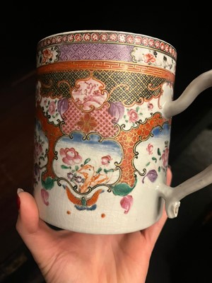 Lot 366 - A collection of export porcelain mugs