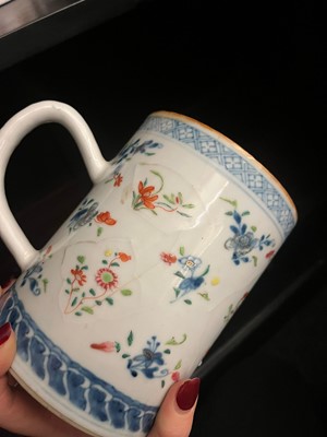 Lot 366 - A collection of export porcelain mugs