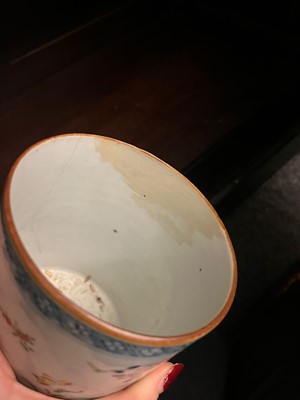 Lot 366 - A collection of export porcelain mugs