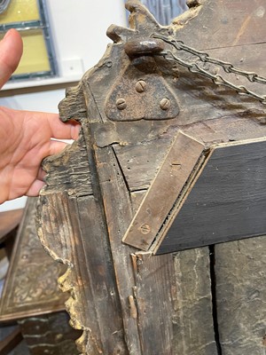 Lot 40 - A gilt-gesso pier glass