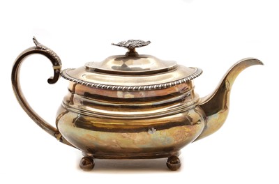 Lot 4 - A George III silver teapot