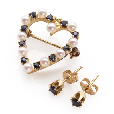 Lot 1268 - A gold sapphire and seed pearl heart pendant/brooch
