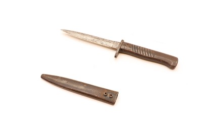 Lot 94 - A German WWI fighting knife