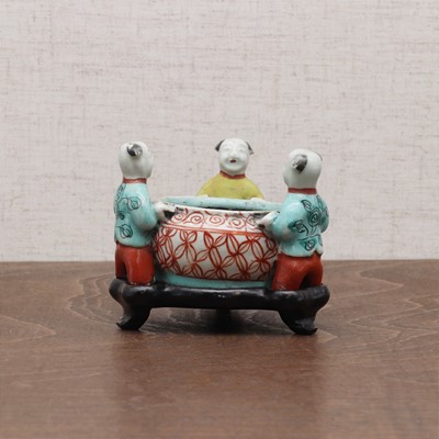 Lot 135 - A Chinese wucai brush washer