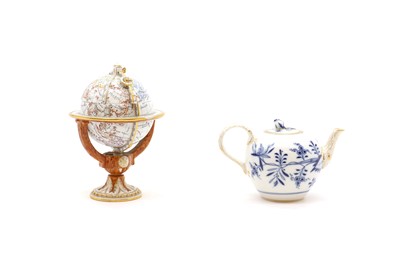 Lot 177 - A Meissen porcelain inkwell