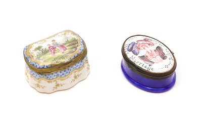 Lot 316 - A Meissen style porcelain box