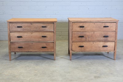 Lot 618 - A pair of oak chest of drawers