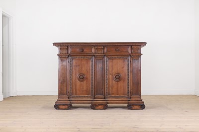 Lot 462 - A walnut credenza