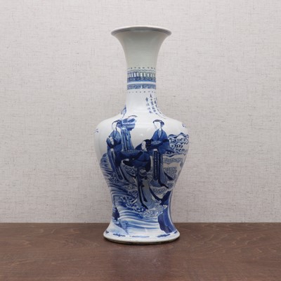 Lot 55 - A Chinese blue and white vase