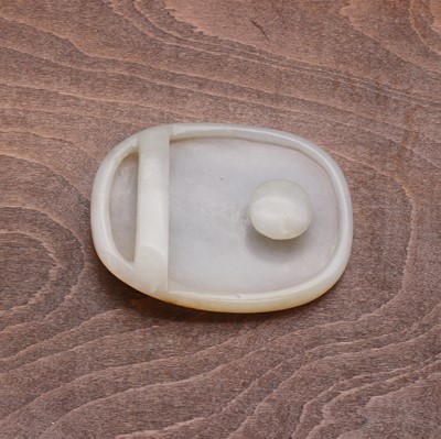 Lot 357 - A Chinese jade buckle