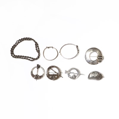 Lot 1355 - A small collection of silver jewellery